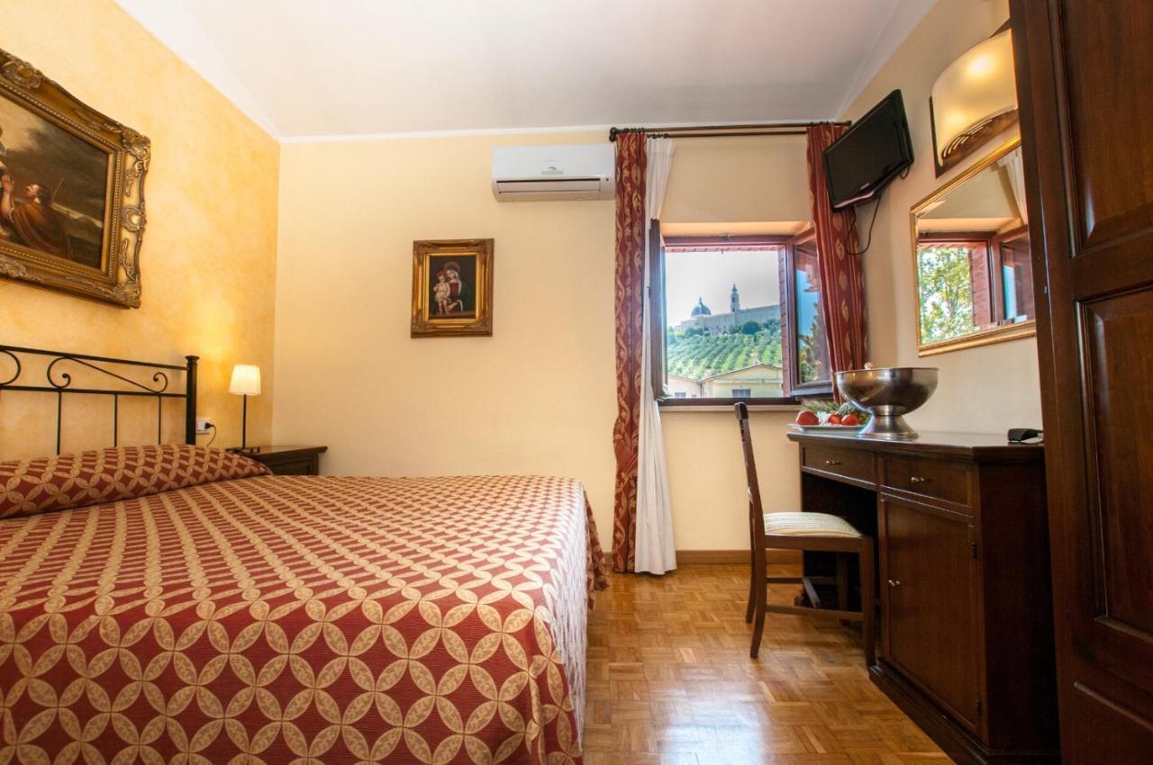 Hotel La Vecchia Fattoria 3*